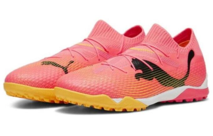Buty treningowe Future 7 Pro Cage Soccer w kolorze różowym