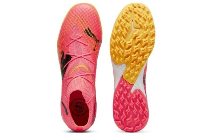 Buty treningowe Future 7 Pro Cage Soccer w kolorze różowym