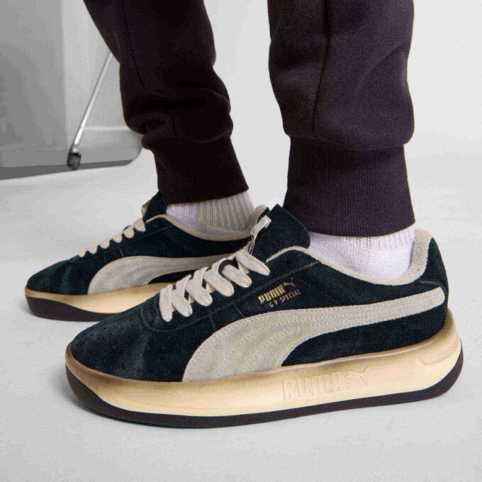 GV Special The NeverWorn V Sneakersy Unisex