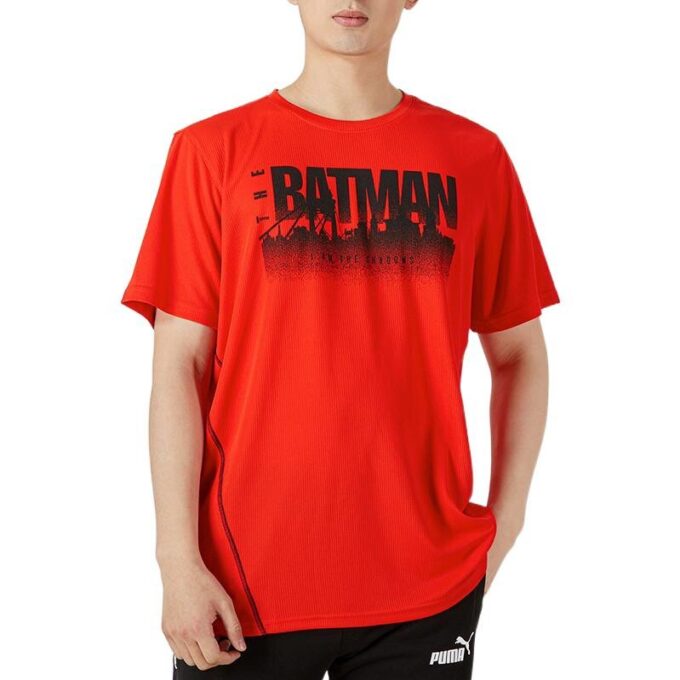 Koszulka z grafiką PUMA x Batman Performance w kolorze czerwonym