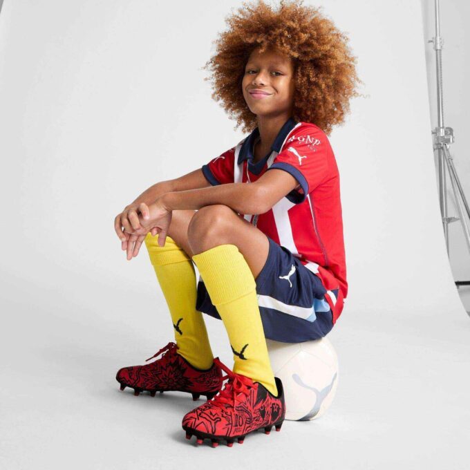 PUMA x CHRISTIAN PULISIC TACTO II dziecięce buty piłkarskie na twardą/sztuczną murawę PUMA x CHRISTIAN PULISIC TACTO II dziecięce buty piłkarskie na twardą/sztuczną murawę