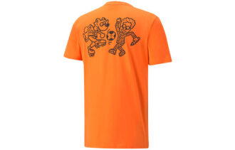 PUMA x Mr Doodle RELAXED TEE z nadrukiem i krótkim rękawem w kolorze ognistopomarańczowym PUMA x Mr Doodle RELAXED TEE z nadrukiem i krótkim rękawem w kolorze ognistopomarańczowym