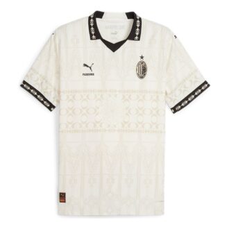PUMA x PLEASURES Autentyczna koszulka piłkarska AC Milan w kolorze beżowym PUMA x PLEASURES Autentyczna koszulka piłkarska AC Milan w kolorze beżowym