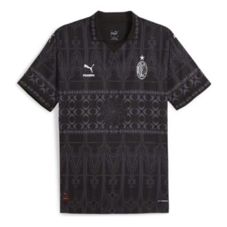 PUMA x PLEASURES Autentyczna koszulka piłkarska AC Milan w kolorze czarnym PUMA x PLEASURES Autentyczna koszulka piłkarska AC Milan w kolorze czarnym