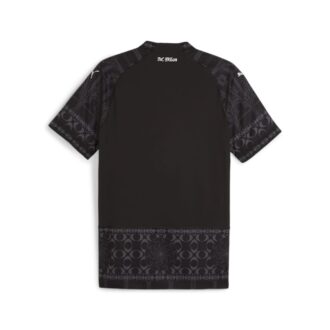 PUMA x PLEASURES Autentyczna koszulka piłkarska AC Milan w kolorze czarnym PUMA x PLEASURES Autentyczna koszulka piłkarska AC Milan w kolorze czarnym