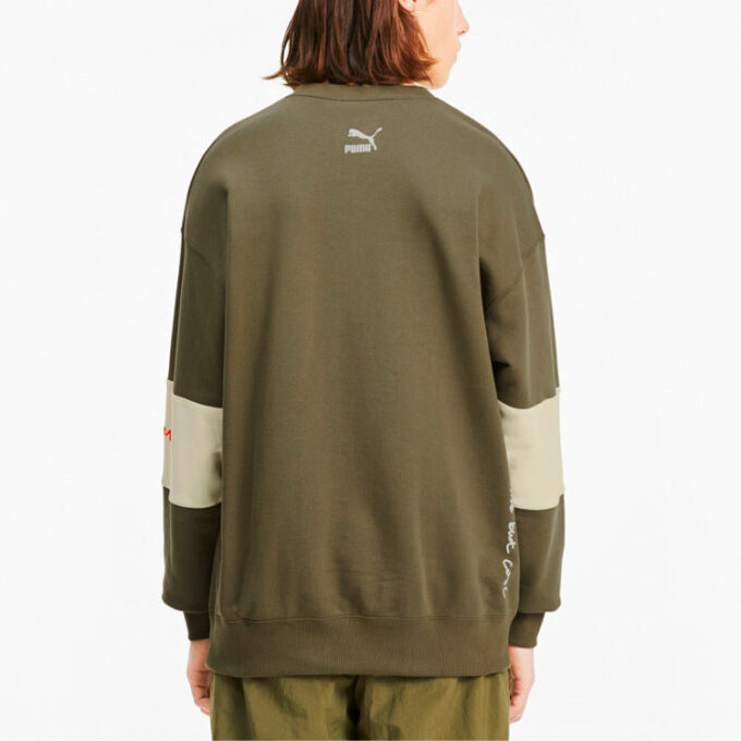 PUMA x Randomevent Sweter z okrągłym dekoltem w kolorze oliwkowo-zielonym i białym