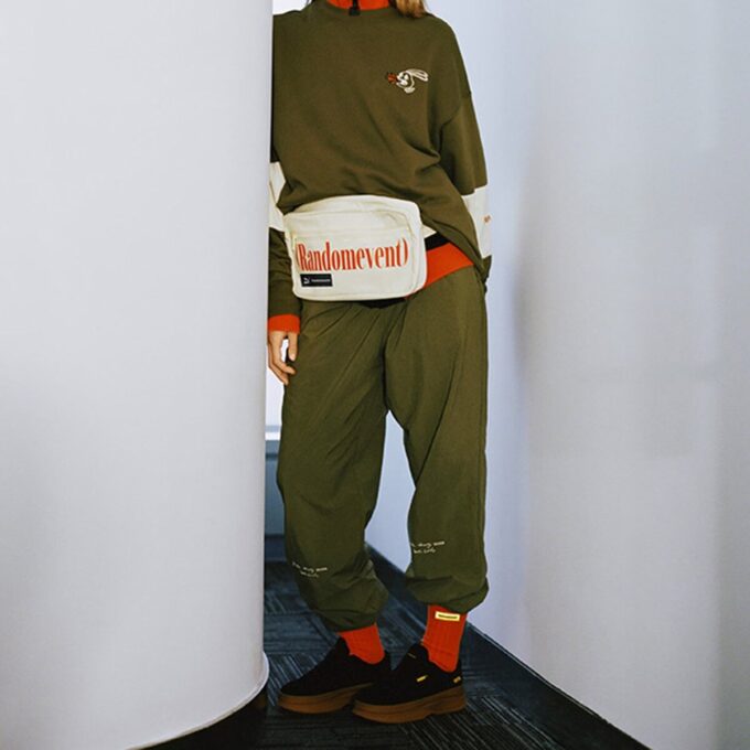 Spodnie tkane PUMA x Randomevent w kolorze zielonym