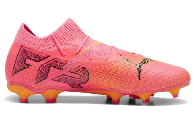 Sznurowane buty piłkarskie Future 7 Pro FG/AG w kolorze różowym