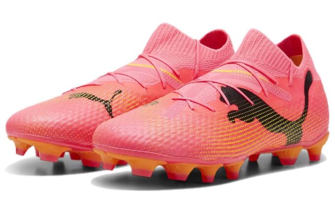 Sznurowane buty piłkarskie Future 7 Pro FG/AG w kolorze różowym