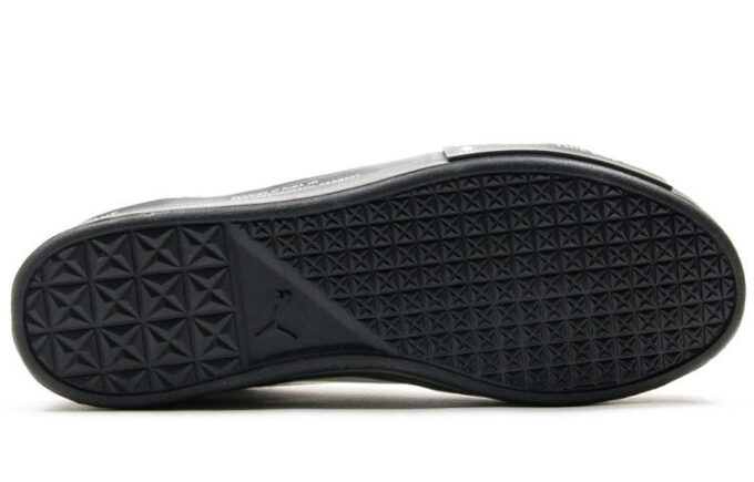 UEG x Court Play Slip-On „Gravity Resistance – białe”