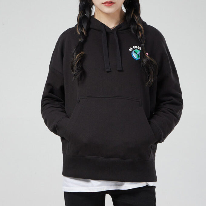 (WMNS) Bluza z kapturem Downtown Graphic w kolorze czarno-niebieskim i różowym