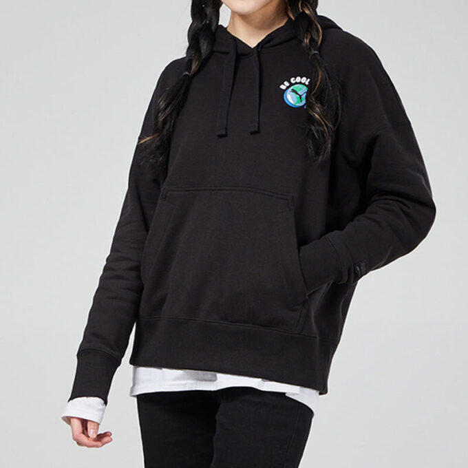 (WMNS) Bluza z kapturem Downtown Graphic w kolorze czarno-niebieskim i różowym