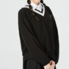 (WMNS) Bluza z logo i dekoltem w serek „Czarna”