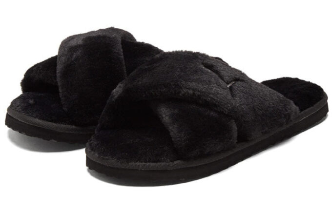 (WMNS) Klapki Fluff X Strap Slide w kolorze czarnym