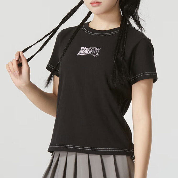 (WMNS) Krótki top graficzny „Czarny”