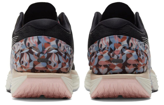 (WMNS) Maggie Stephenson x Run XX Nitro Artwork „Black Arctic Ice”