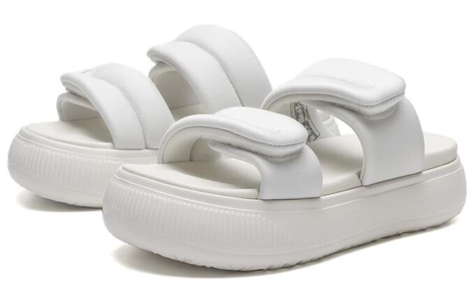 (WMNS) Mayu Puffy Slides „Warm White”