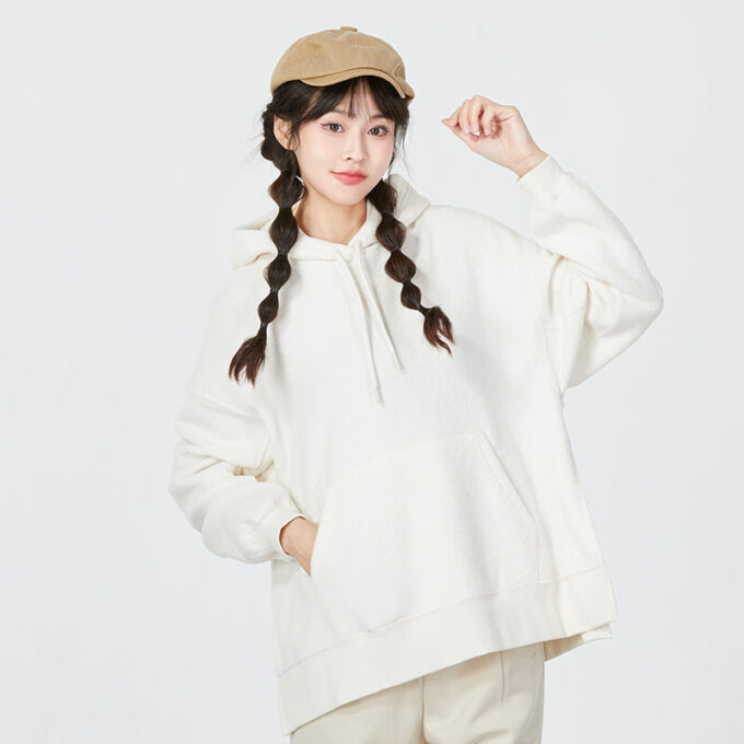 (WMNS) Zimowa bluza z kapturem w kolorze białym